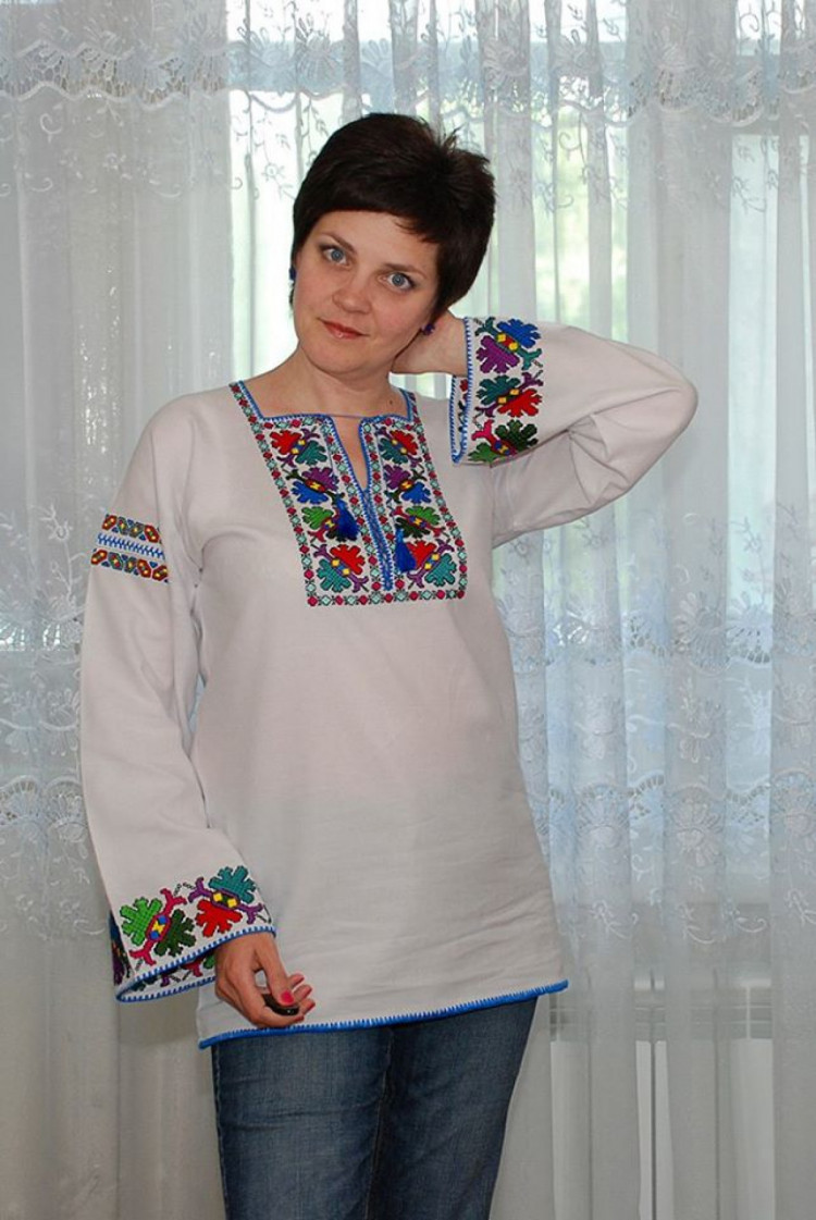 Інна Єрмакова у вишитій сорочки Анрія Єрмакова 
