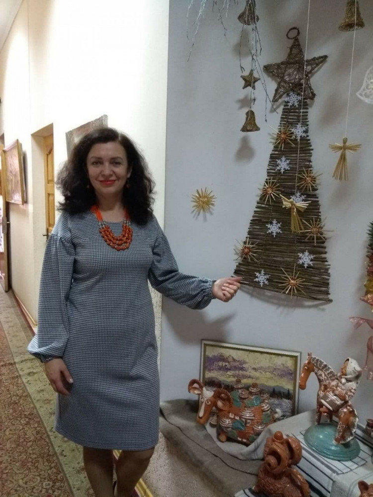 Ірина Савчук і виготовлений нею різдвяний декор
