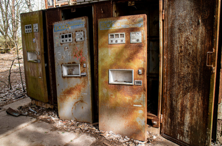 Автомати для продажу газованої води біля кафе "Прип’ять"