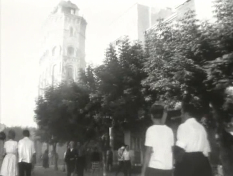 Кадр із фільму "До уваги громадян і організацій", Вежа Артинова