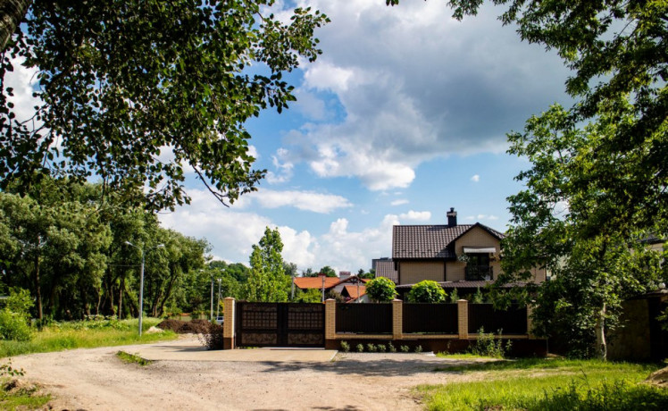 Новобудови наступають на пляж. Фото: Сергій Бахмутов