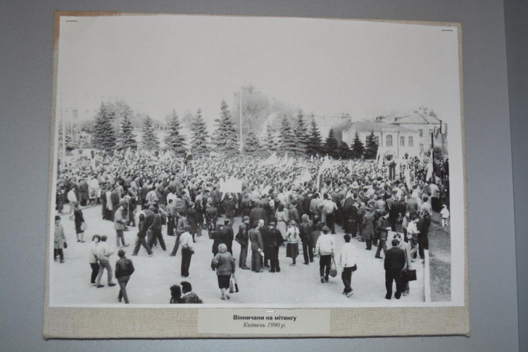 Вінничани на мітингу, квітень 1990 р. 
