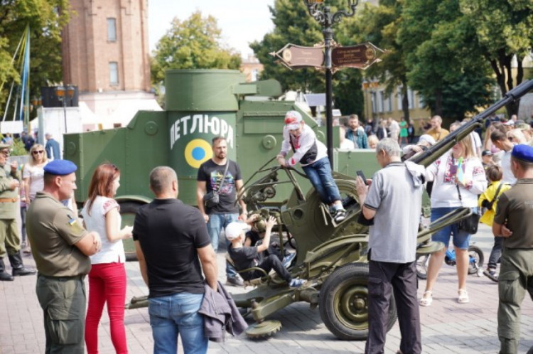 Виставка військової техніки у Вінниці, 24 серпня