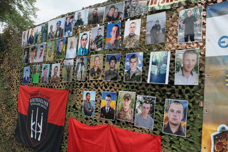 День пам’яті захисників України, Європейська площа