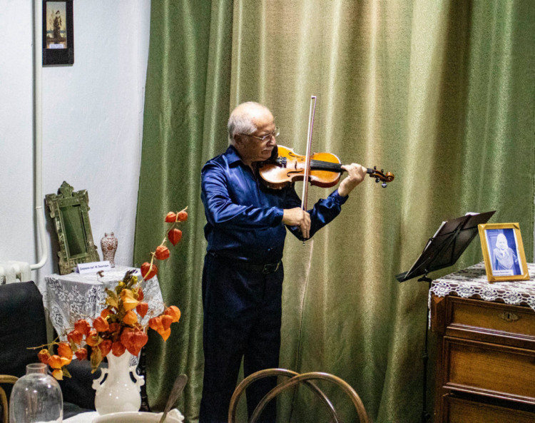 Василь Левченко грає у музеї-квартирі Леонтовича 