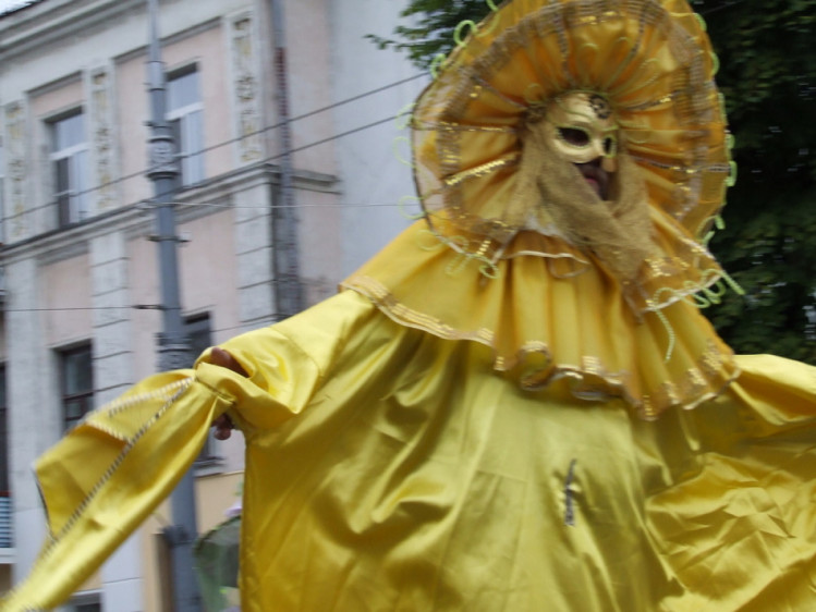 День города в Виннице — 2008, актеры на ходулях