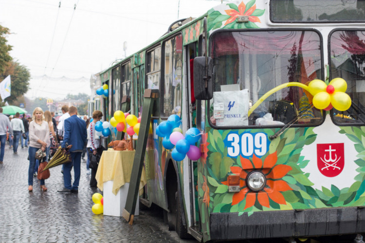 День города в Виннице 2015 год.Ретротролейбус
