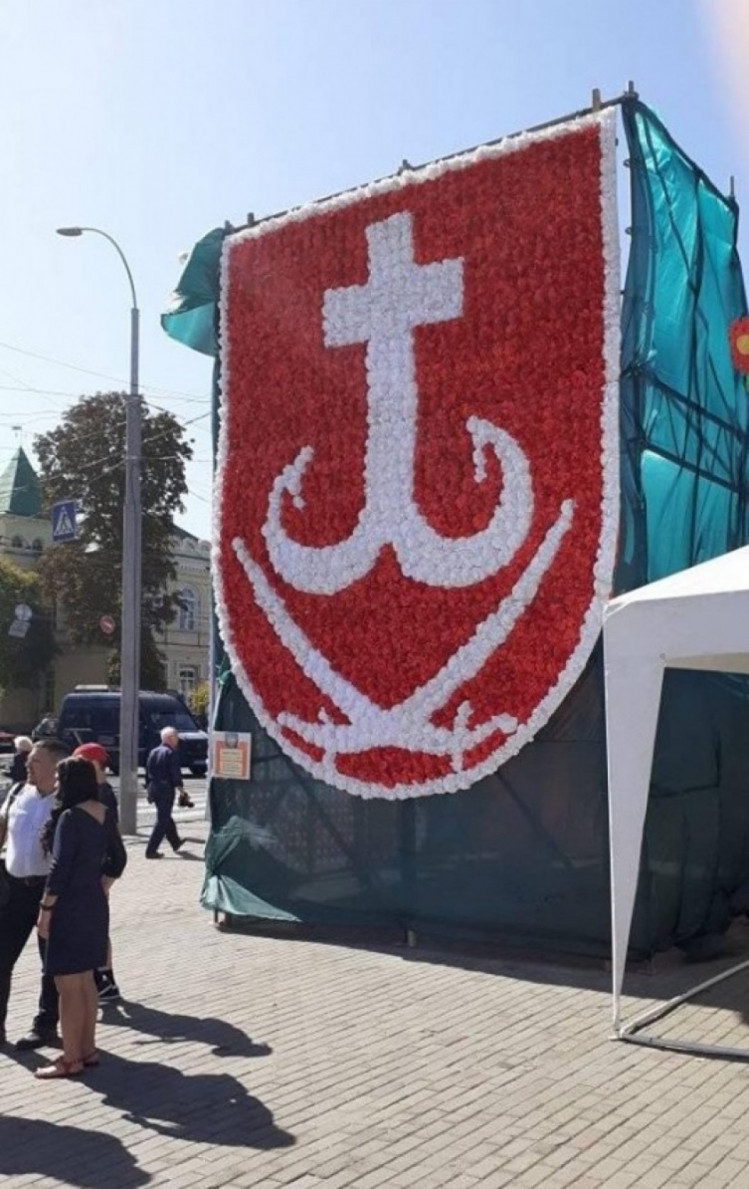 Герб Виннице из цветов