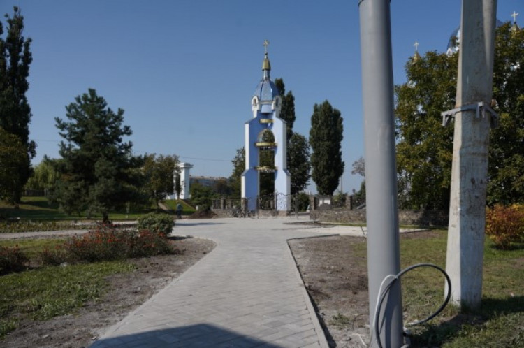 В Виннице на улице Киевской устанавливают памятник Любомиру Гузару