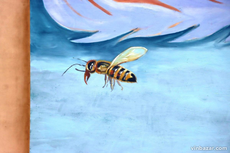 Бджола, мурал "Лебединий світанок" у Вінниці