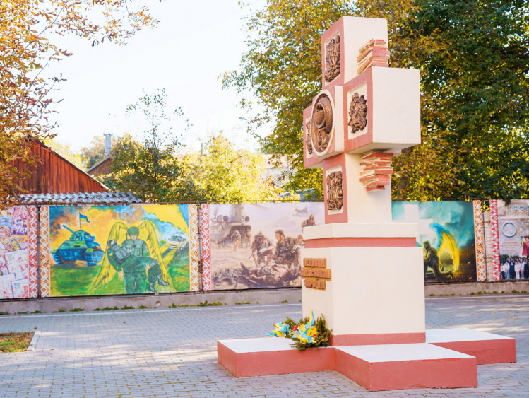 Пам"ятник військовим медикам у Вінниці