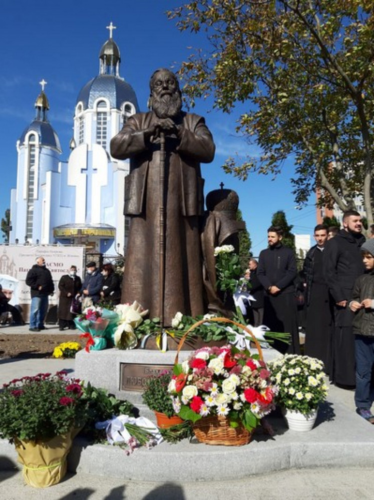 Пам’ятник Блаженнішому Патріарху Любомиру Гузару у Вінниці