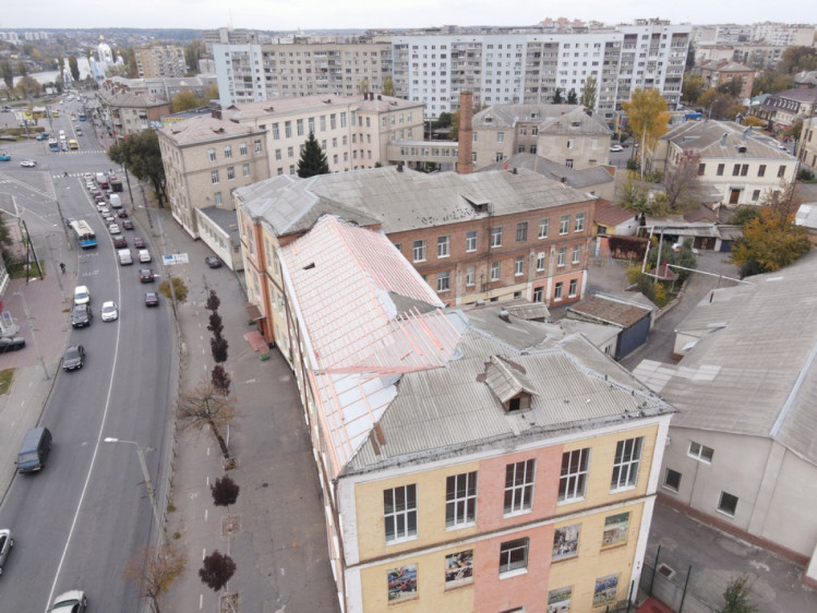 Ремонт даху школи № 9 у Вінниці