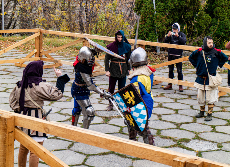 Участницы рыцарского турнира в Виннице