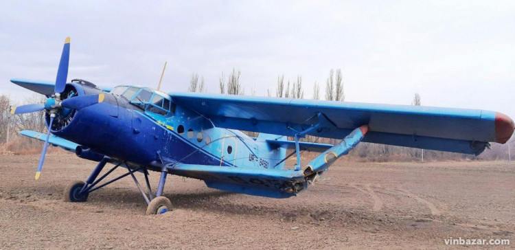 На Вінниччині аварійно приземлився літак АН-2