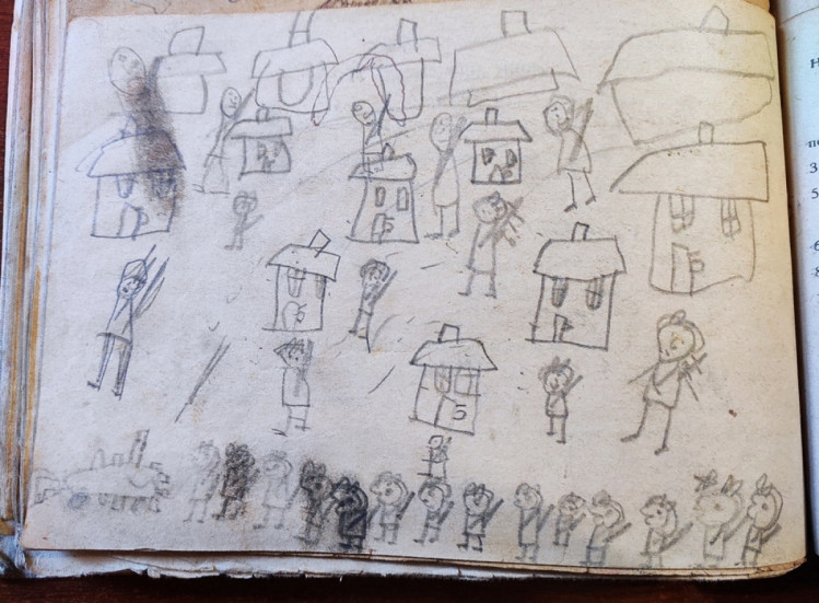 В Виннице в архиве обнаружили случайные детские рисунки