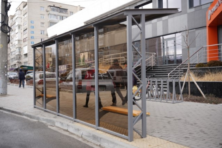 Нові павільйони на зупинках громадського транспорту у Вінниці