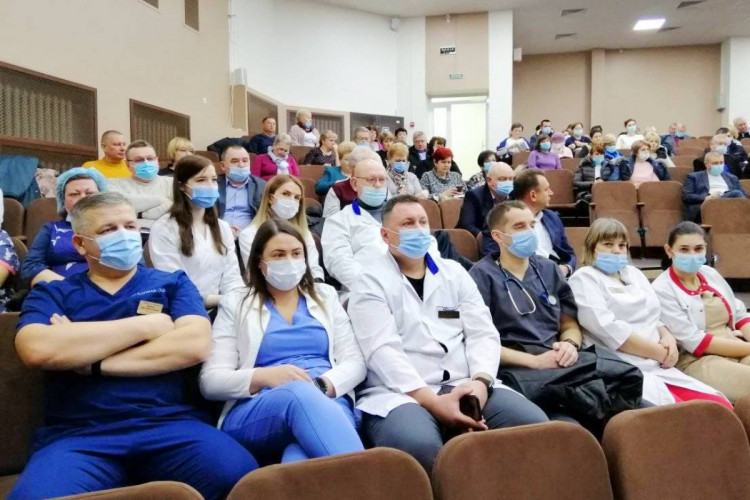 У Вінниці нагороди почесними грамотами команду трансплантологів, які провели першу операцію з пересадки нирки