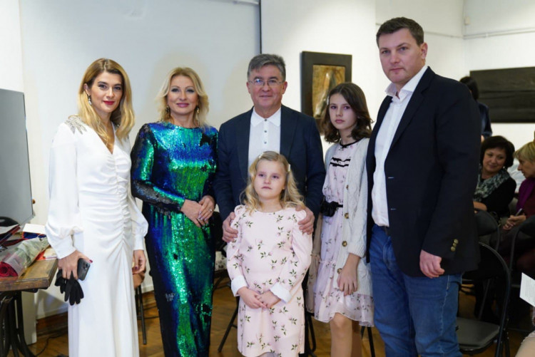 Лариса Білозір з родиною під час концерту в Софії Київській