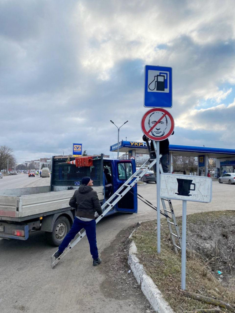 "Укравтодор" показав нові дорожні знаки для окупантів