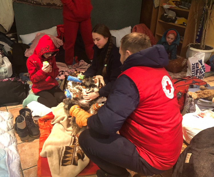 Червонохрестівці допомагають переселенцям у Вінниці