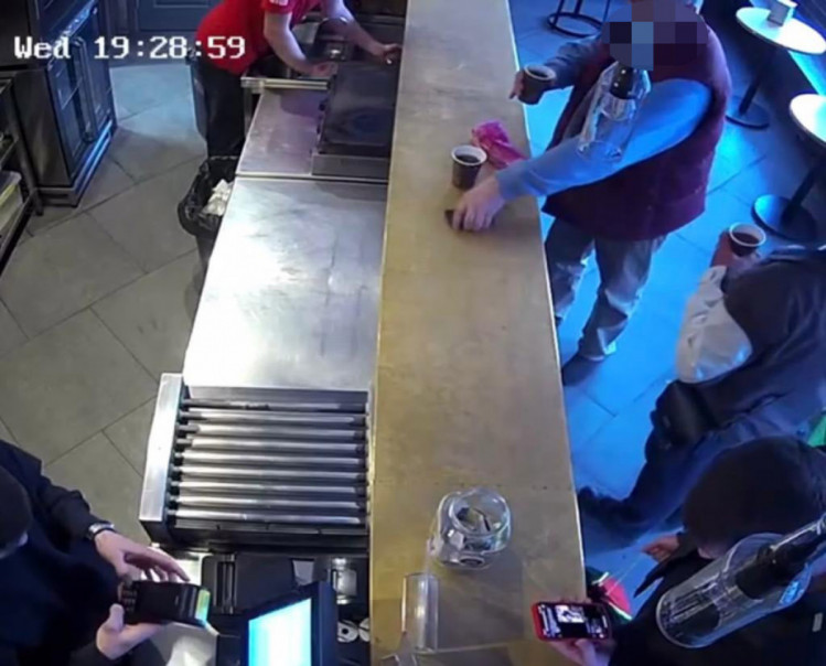 У Вінниці в бармена вкрали телефон