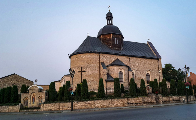 Кам"янець-Подільський. Відбудована церква